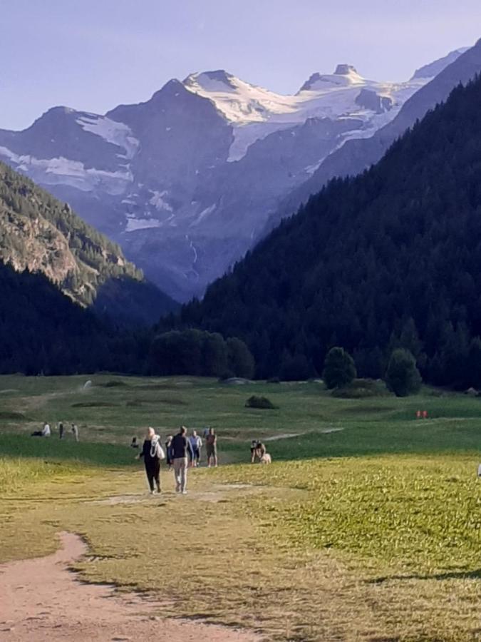 Appartamento Signorile Con Giardino Aosta Dış mekan fotoğraf